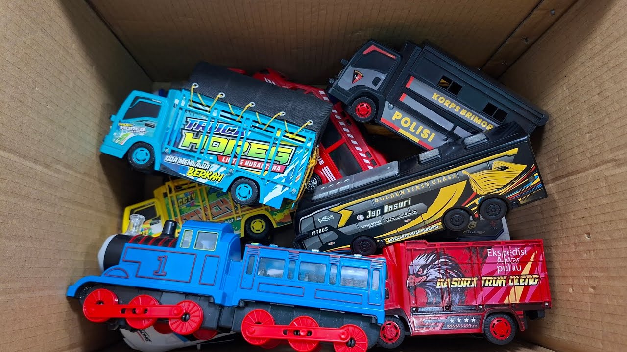 Unboxing Truk Oleng, Bus Telolet, Kereta Api Thomas, Mobil Polisi, Helikopter part 120