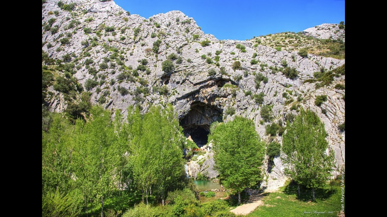UNA ACCIDENTADA TRAVESÍA DE LA CUEVA DEL GATO