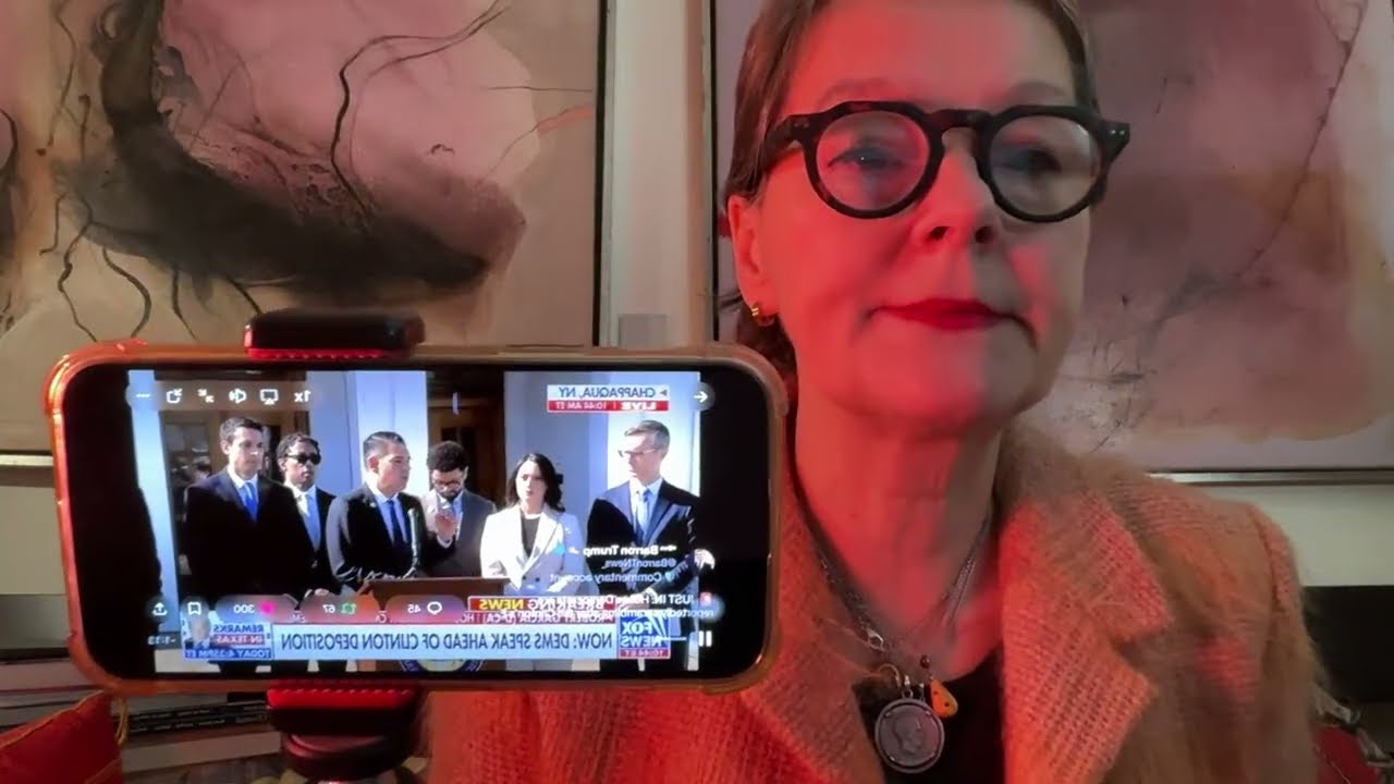 Комментатор политических новостей