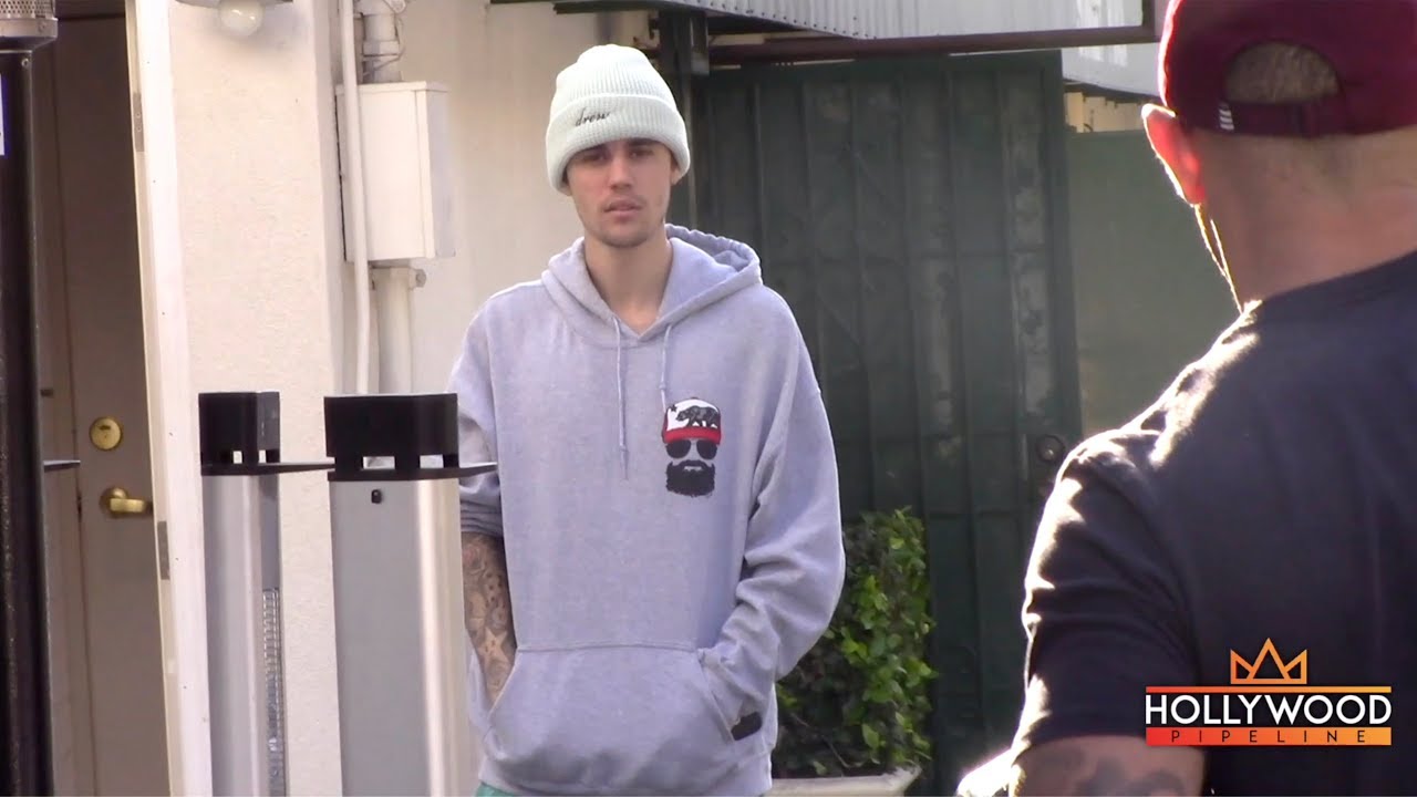 Justin Bieber Questions The Paparazzi Before Lunch With Hailey