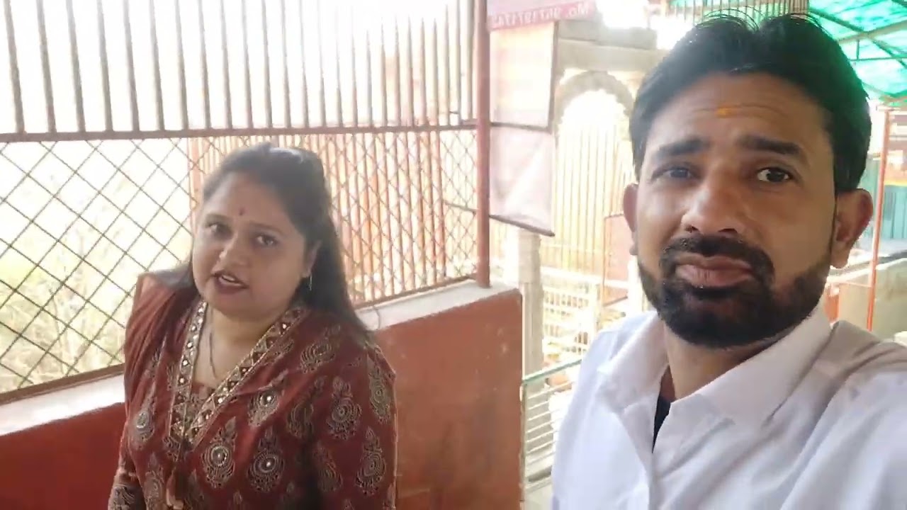 Neetu gadi mein kaise so rahi hai guys😄