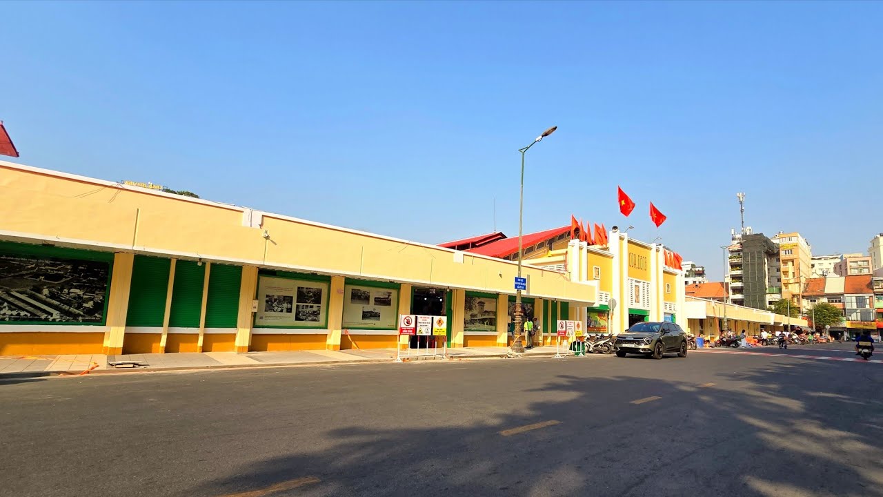 BẤT NGỜ VỈA HÈ QUANH CHỢ BẾN THÀNH 8 GIỜ SÁNG , LỘ DIỆN CHỢ BẾN THÀNH KHOÁC LÊN ÁO MỚI ĐÓN TẾT 2026