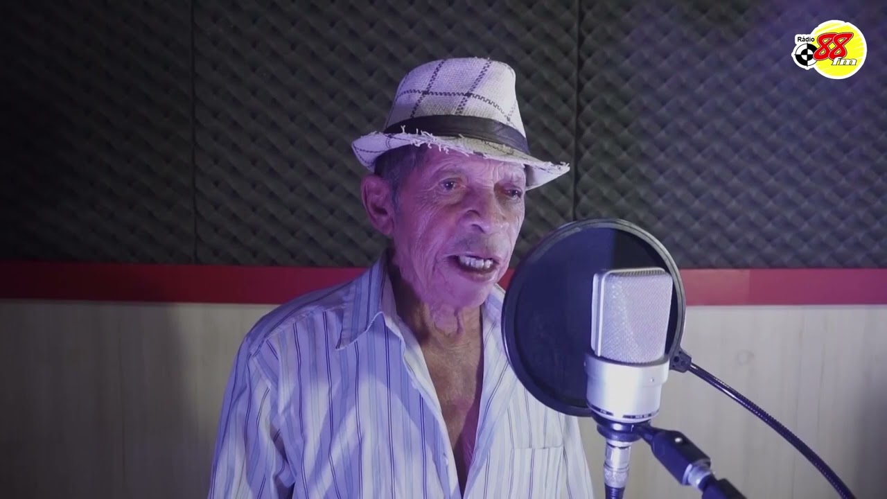 Aos 88 anos de idade e com deficiência visual, Osvaldo Bezerra, o Rei do Brega, lança novo disco.