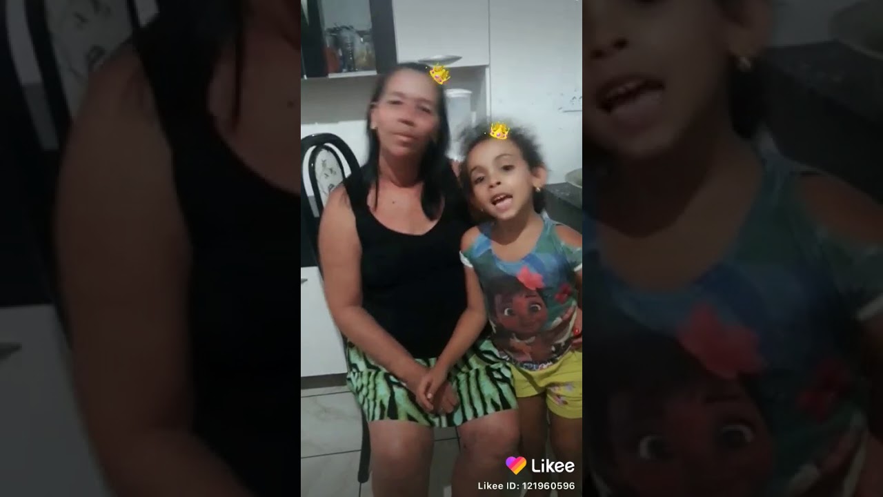 eu brincando com minha m&atilde;e e minha filha...