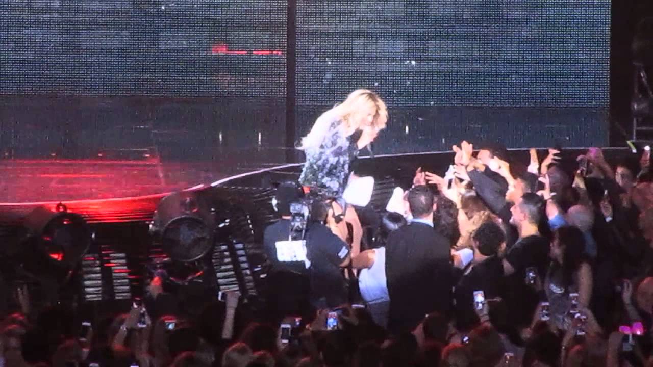 Beyonce - Why don't you love me (Mrs Carter Show World tour Amsterdam 19-3-2014)