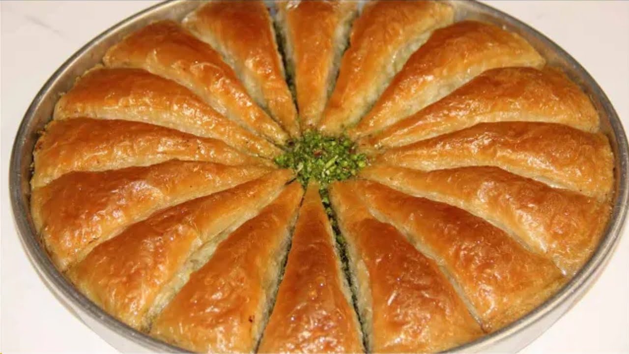 بكوبايتين دقيق هتعملي أفخم صينية بقلاوة بدون دهن سمنه بين الطبقات زي الجاهزة واحسن بس متنسوش اللايك