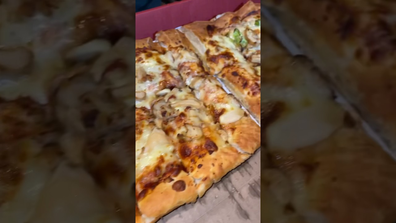 Have you tried the big boss pizza at Pizza Hut?🍕#pizza #pizzalover #food #foodlover #foodblogger