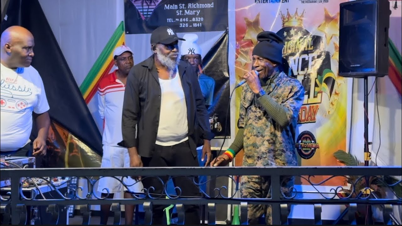Super Beagle Call Up Reggie Stepper And This Happened @ Rub A Dub Thursday | Live Performance