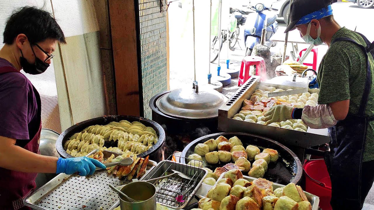 台中在地人激推早餐3家！集瀧塘蔥大餅,八村口手擀蛋餅,阿南小籠湯包/The Breakfast That Taichung People Love Most  3  Stores -台灣街頭美食