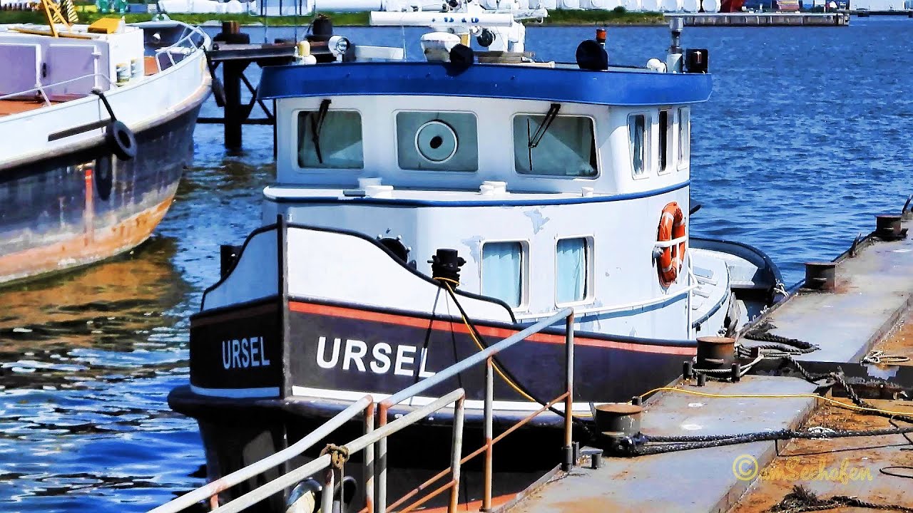 ehemaliger alter Hamburger Hafenschlepper URSEL historic port tug built 1910 Emden Traditionsschiff