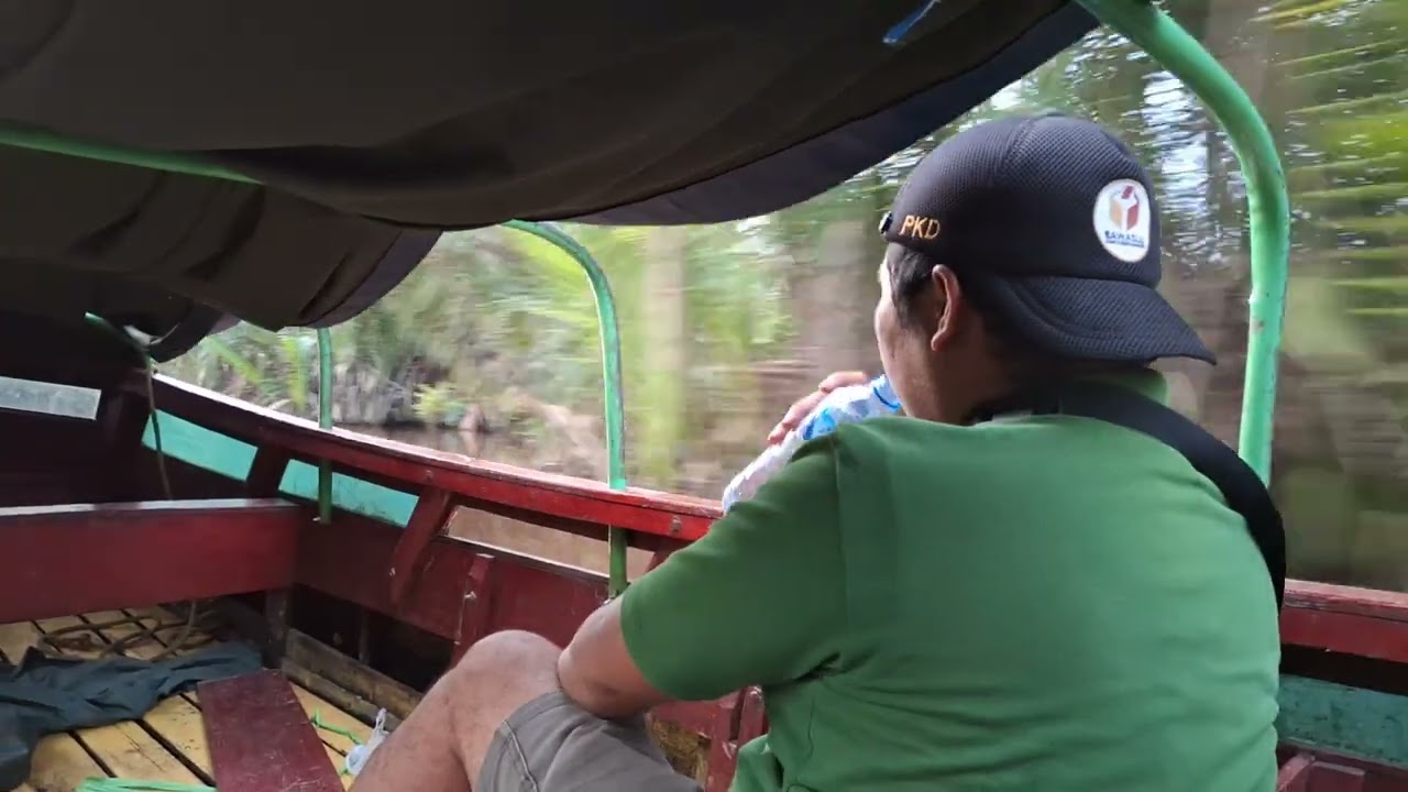 Dibawah jembatan sungai lahang