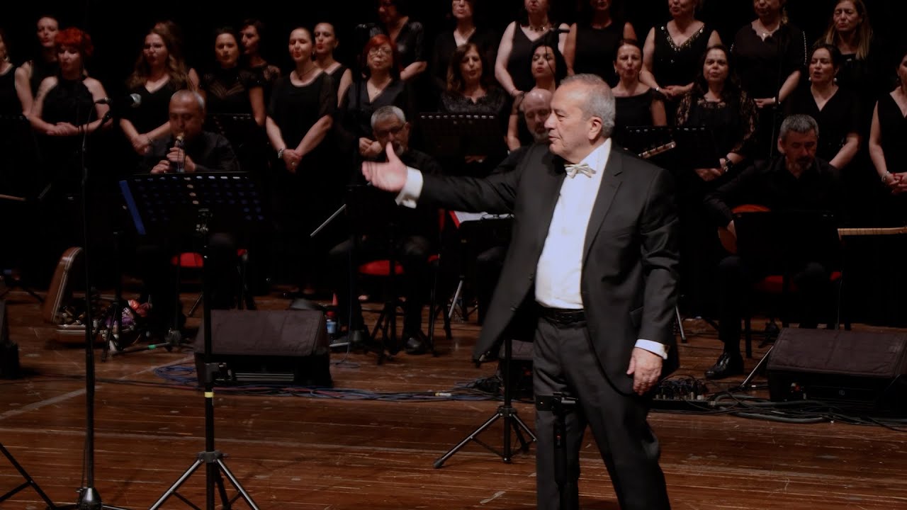 CUMHURİYET KOROSU   BİR AY DOĞAR İLK AKŞAMDAN GECEDEN  __  DAHA SENDEN GAYRI AŞIK MI YOKTUR     KORO