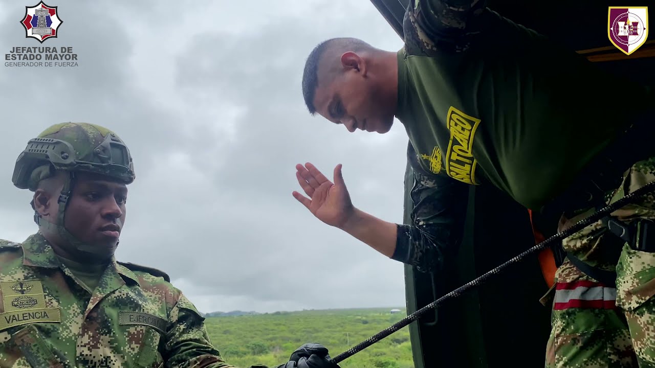 Entrenamiento con la Escuela de Asalto Aéreo
