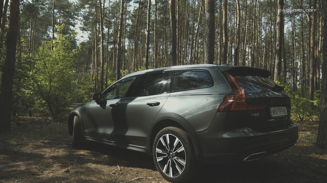 2020 Volvo V60 Cross Country (D4) - Practicality in a beautiful shape (4K)