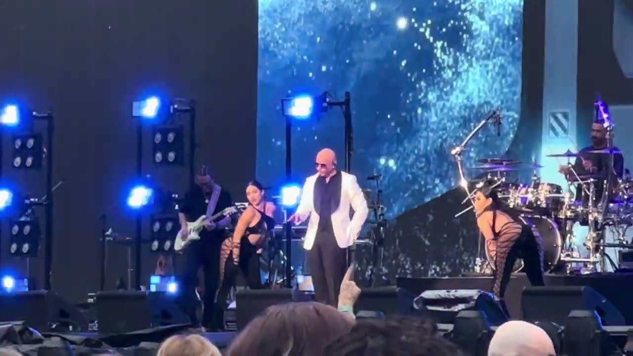 Pitbull - On the Floor/I Like It /DJ Got Us Fallin' in Love (Live at Metlife, 5-16-25) (4K HDR)