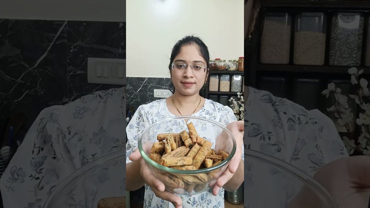 सगळ्या आईंनीहा व्हिडिओ पाहायलाच हवा,महीनाभर टाकणारी भरपुर पदर सुटलेली मेथी मठरी रेसिपी।Methi Mathri