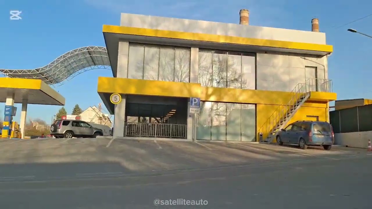 Улица Грэдина Ботаникэ. #Кишинев. — Влад за рулём.