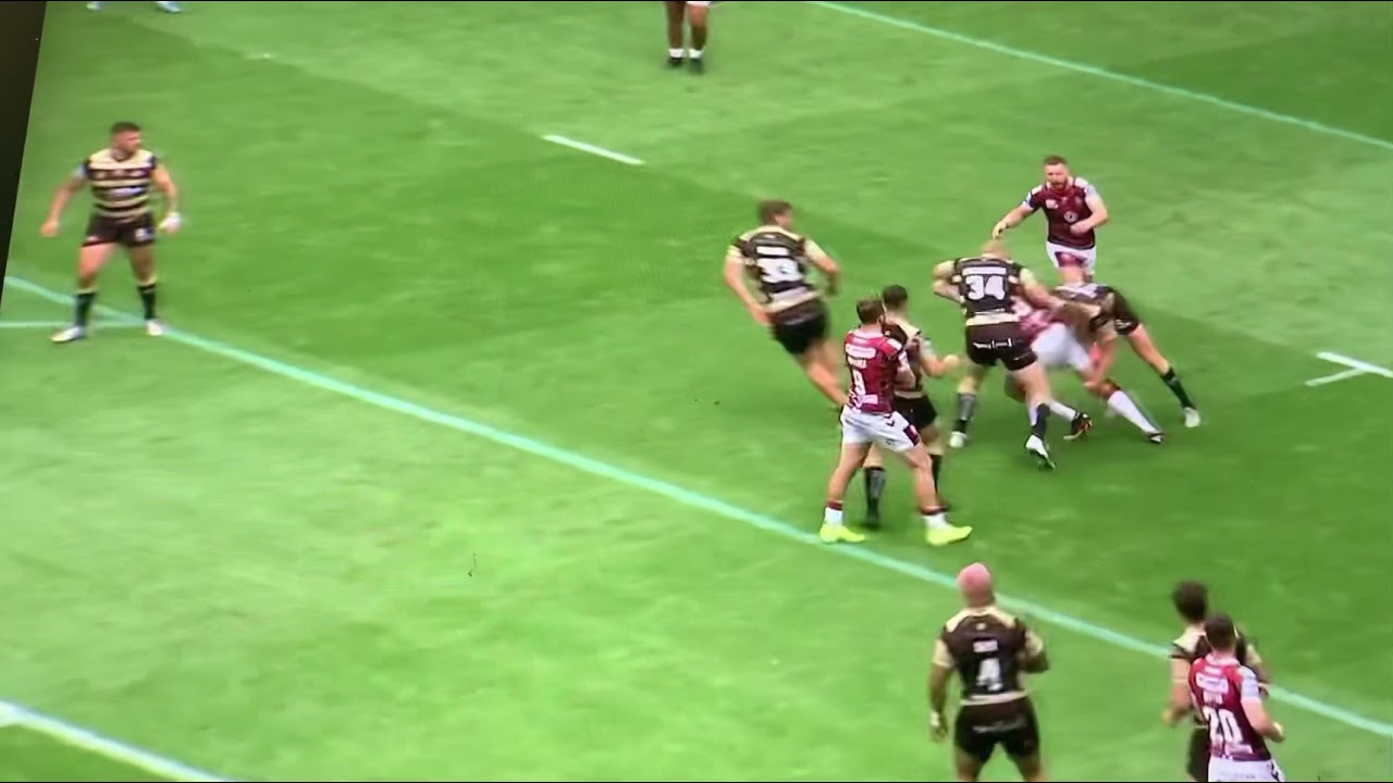 RUGBY LEAGUE FIGHT! Brad Singleton v Jack Ashworth. Wigan Warriors v Leigh Centurions.
