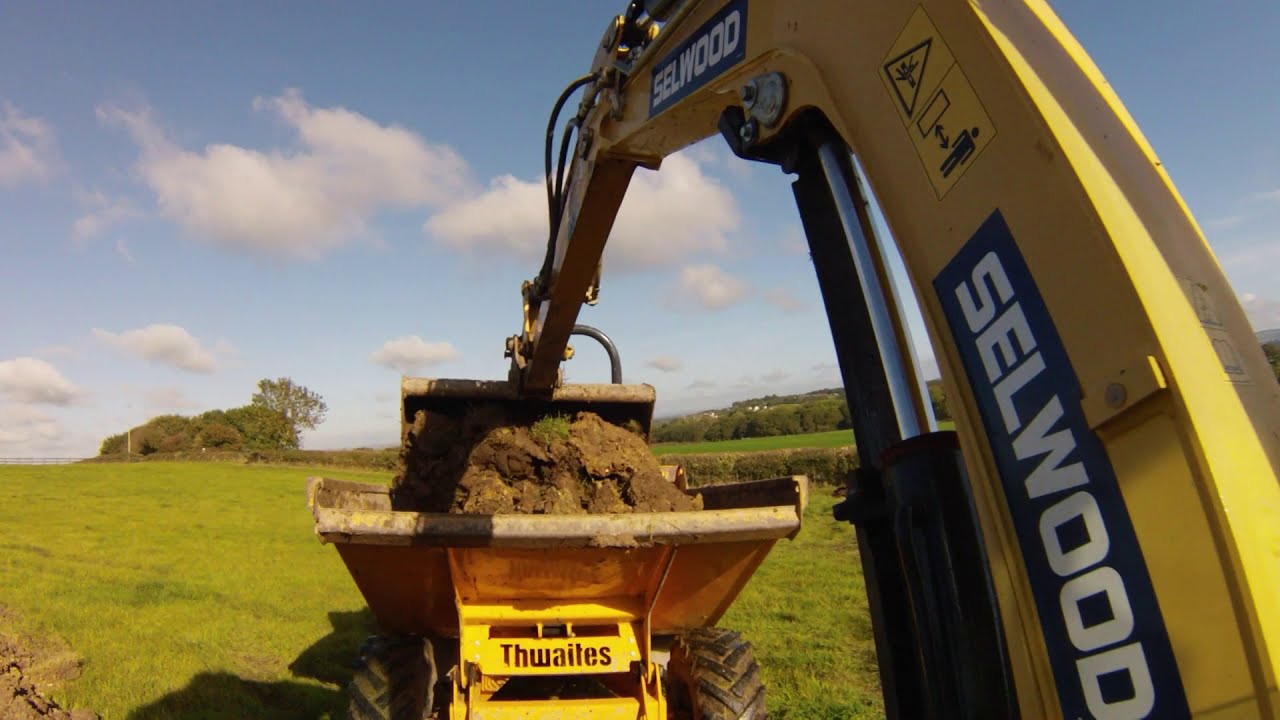 Removing Clay from pipeline with a mini digger and dumper