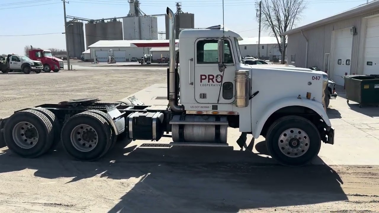 2004 Freightliner Classic 120 Day Cab Truck