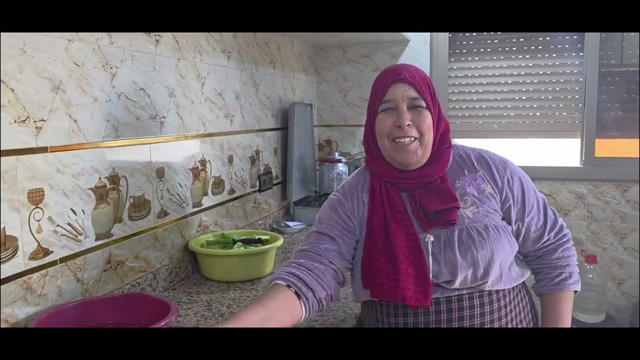 عمامتي مشاو على شغالهوم 🙄وخلاوني فدار أنا ومرت عمي كنوجو الغداء 😌الخدامة 
