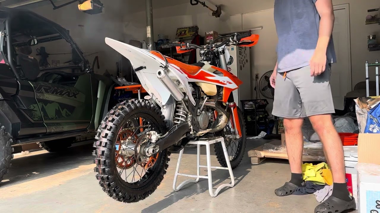 Stock Exhaust vs Pro Circuit R-304 Shorty KTM 300