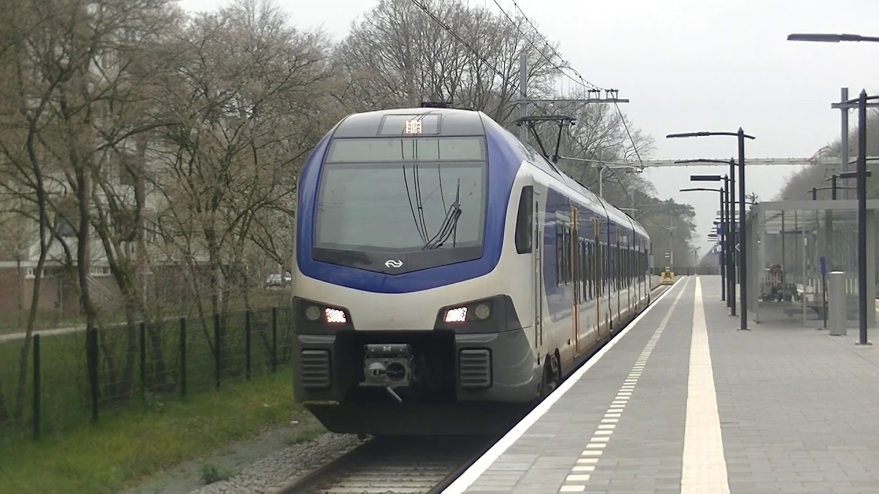 Treinen op station Tilburg Universiteit - 23-3-2019