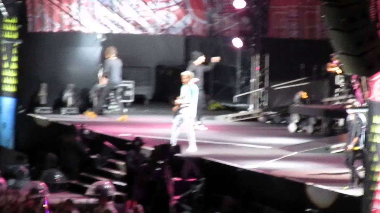 One Direction - Abertura + Midnight Memories + Início Little Black Dress (São Paulo - 10/05/14)