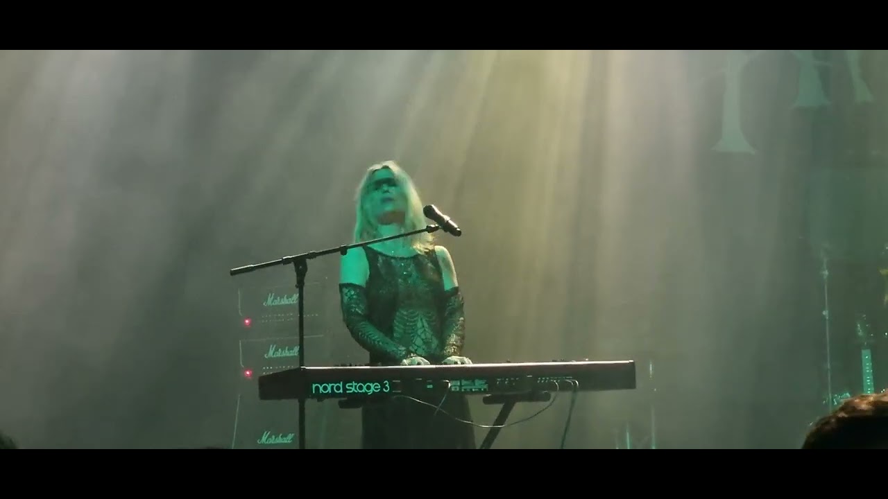 Myrkur - Leaves of Yggdrasil (live @ Festival Échos et Merveilles 03/05/2025)
