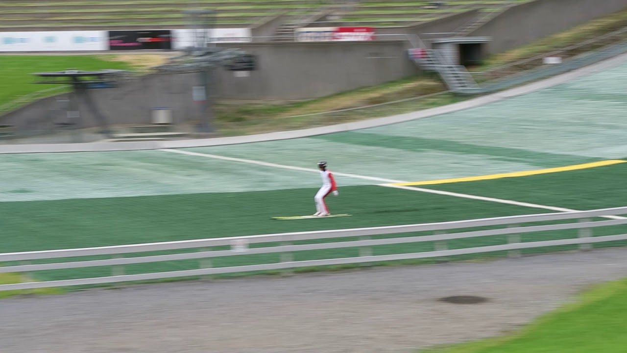 Saut &agrave; ski en &eacute;t&eacute; sur le tremplin Olympique de Lillehammer.
