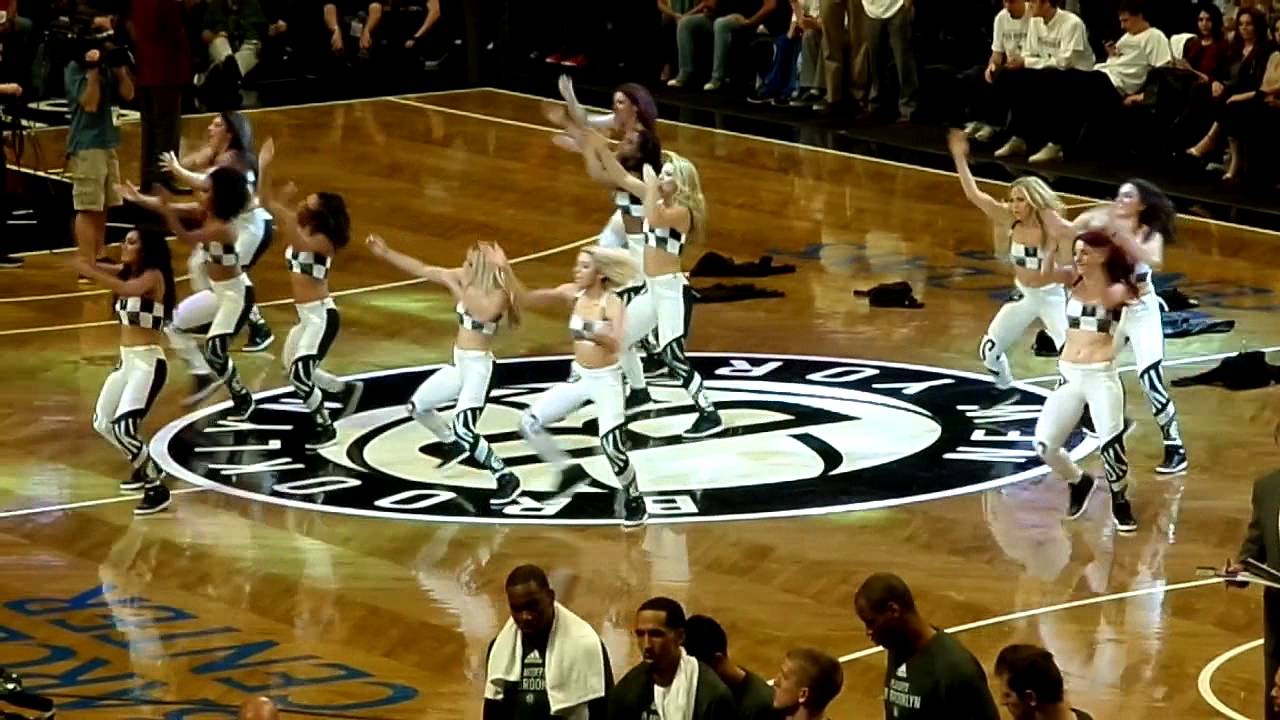 Brooklynettes perform Sean Paul's 