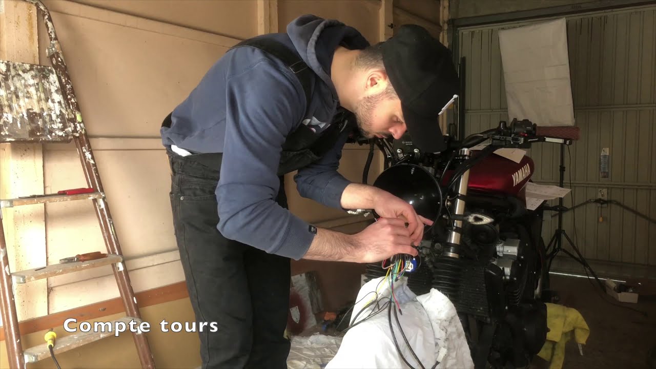 Yamaha 600 Fazer Cafe Racer - [Episode 12] - Je monte le compteur et termine le projet !