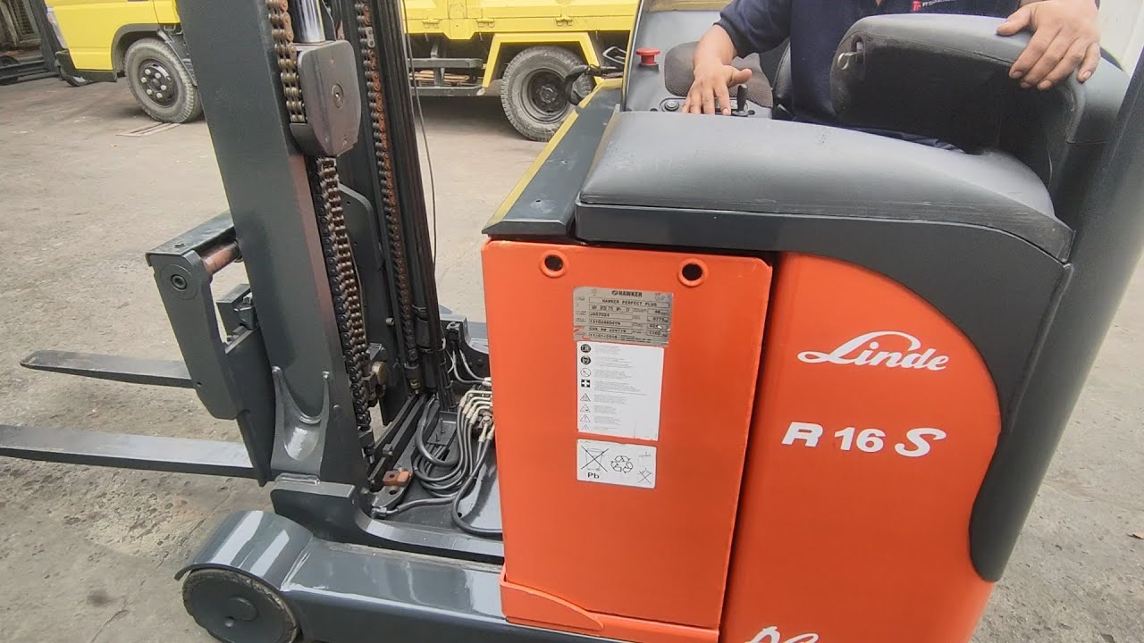 Operational Forklift Reach Truck Linde