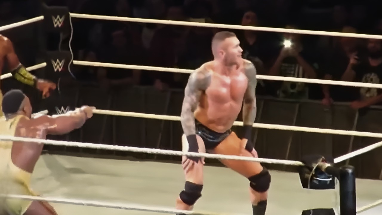 Когда суперзвезды WWE начали танцевать без всякой причины
