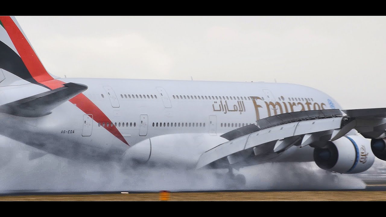Emirates Airbus A380 Epic rainy landing at Schiphol Amsterdam Airport!