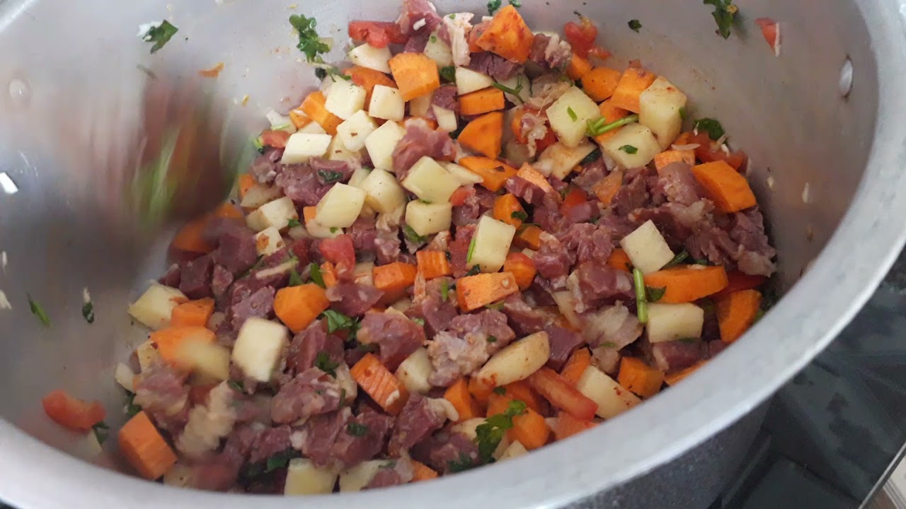 uma sopa simples e fácil de fazer 🥣 de feijão preto e charque