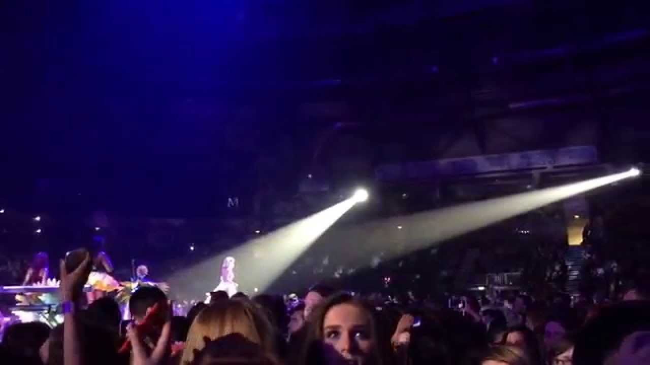 Katy Perry - Unconditionally - The Prismatic World Tour
