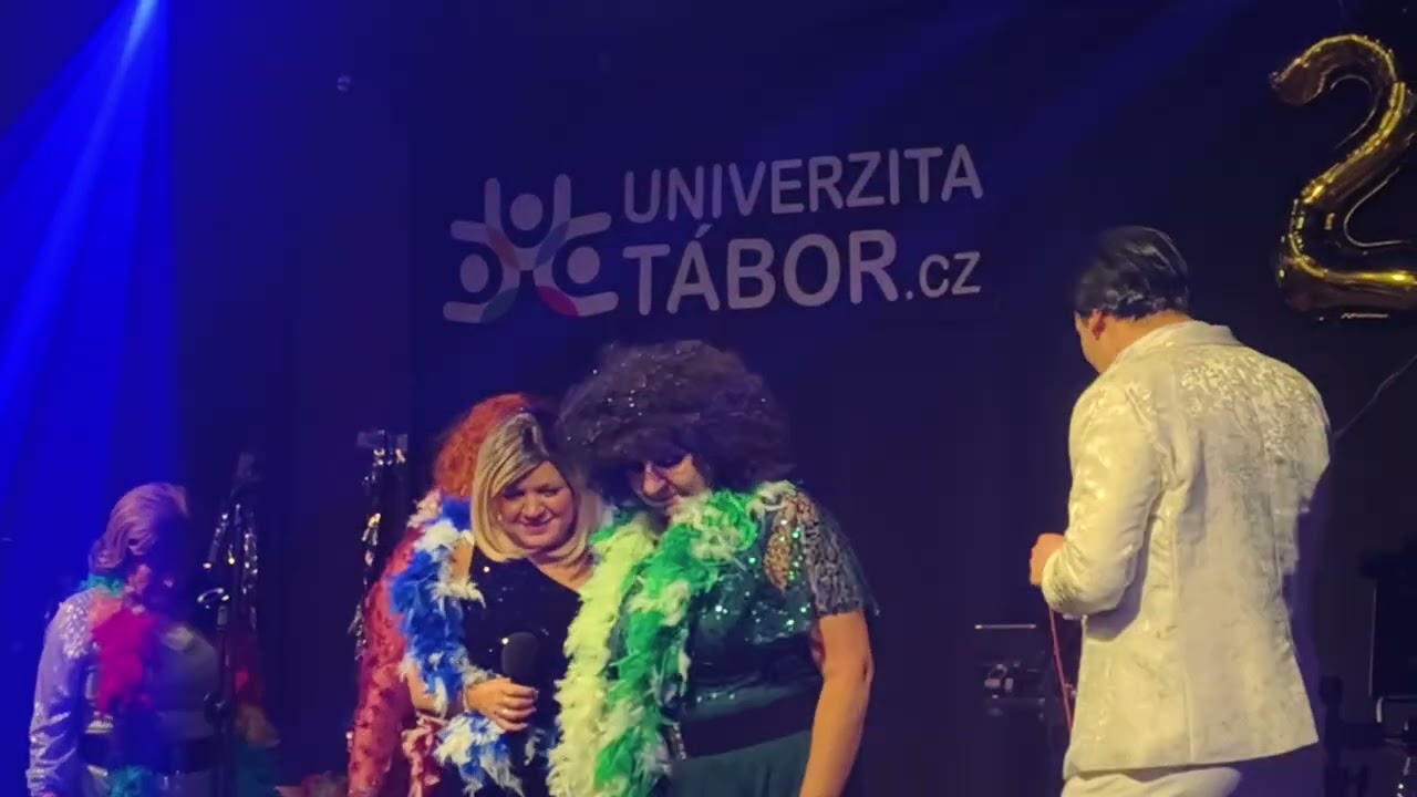 Zdeněk Barnett a jeho božský Karel, Silvestr 2025 v Univerzitě Tábor