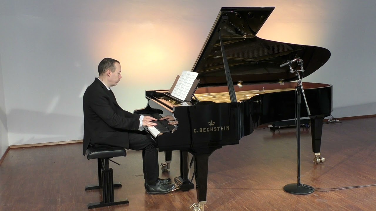 Queen: Good old-fashioned lover boy (Freddie Mercury) - Piano Version (Instrumental)