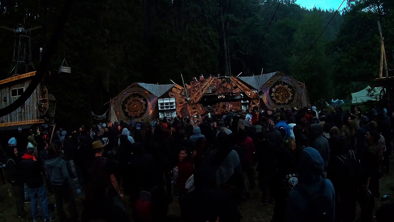 Masters of Puppets Festival 2019 - Calyptratus Live act (Better audio)
