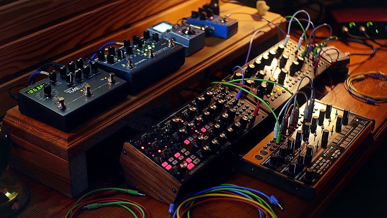 Dream Chill jam with Moog Sabharmonicon, Mother 32, Crave and some pedals