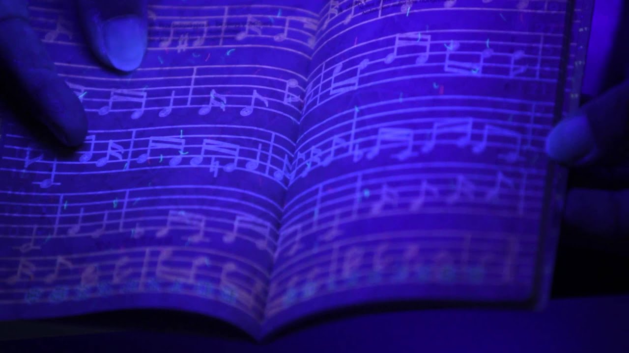 37. Anyagok különleges színe UV lámpával