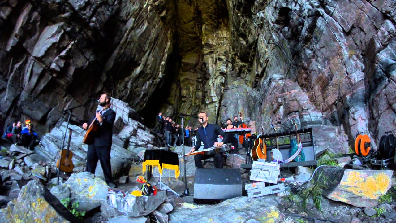 Trænafestivalen 2014:Stein Torleif Bjella + Svartlamon Hardkor i Kirkhelleren @ Træna 2014