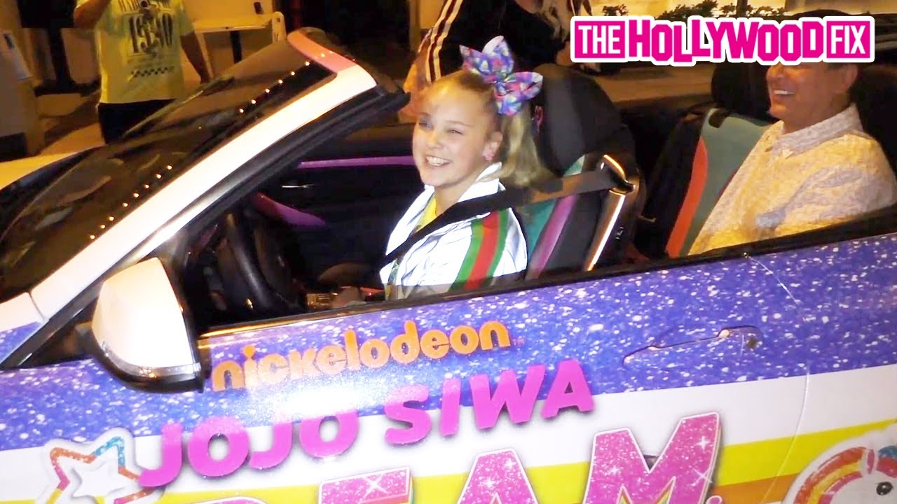 JoJo Siwa Pulls Up Flexing Hard In Her Custom Wrapped Nickelodeon BMW For Dinner At Craig's!