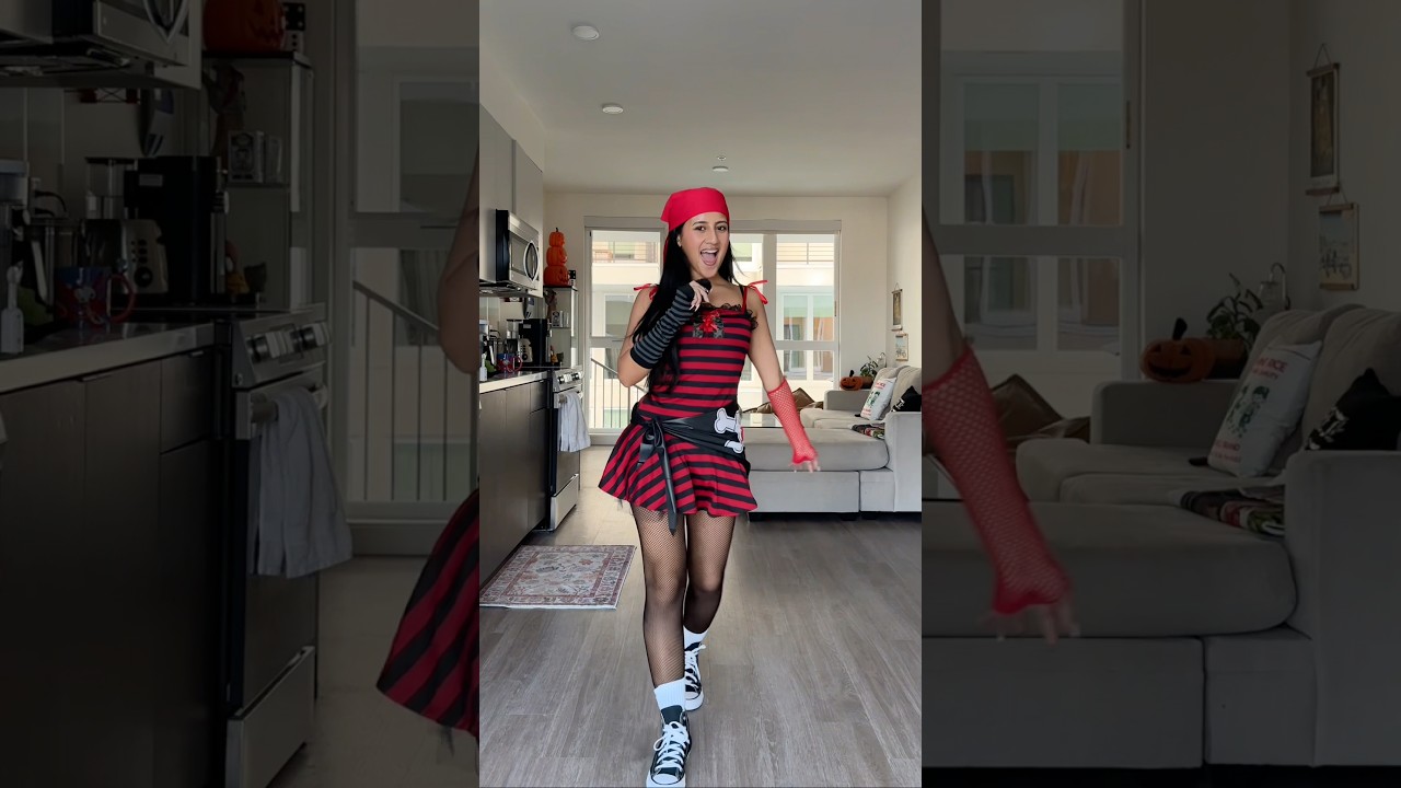 Trying on Y2K Deadstock Halloween Costumes 👻🎃 #spookyseason #costume #halloween
