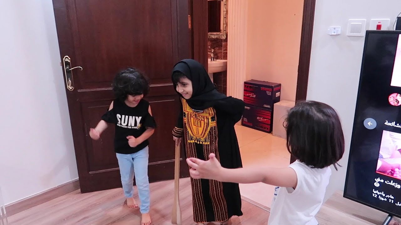 الجدهـ🤶 تضرب هاجر بالعصاء🤪