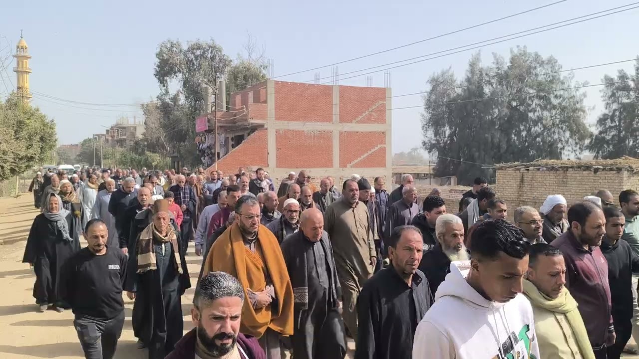 عندما تحب الخير للناس فى حياتك ، يودعوك بالحب عند وفاتك ..  جنازة مهيبة للحاج فتحى عامر شيخ البلد 
