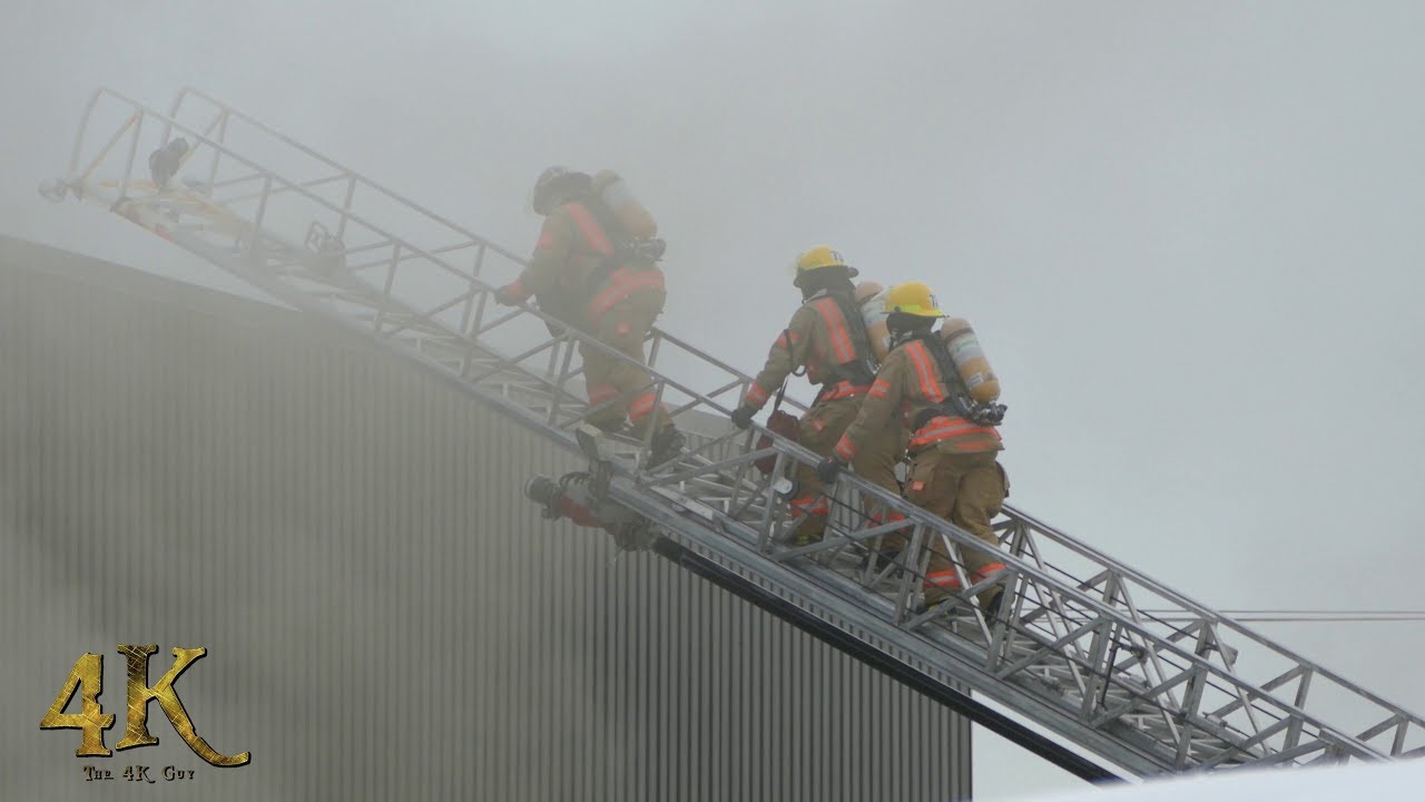 St-Laurent: Incendie machinerie industrielle / Industrial building evacuated 12-15-2017