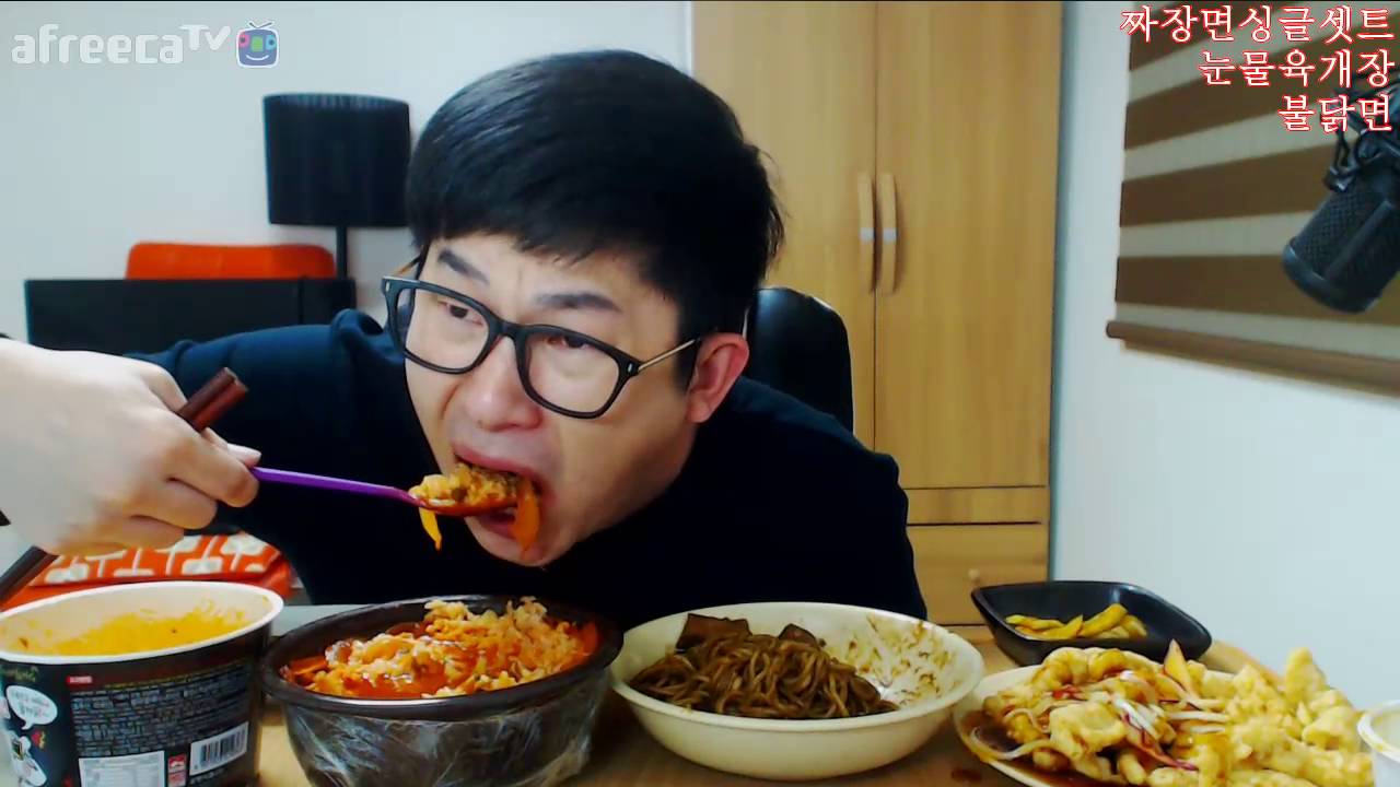 가르마의 짜장면싱글셋트+육개장+불닭면 먹방이에요~