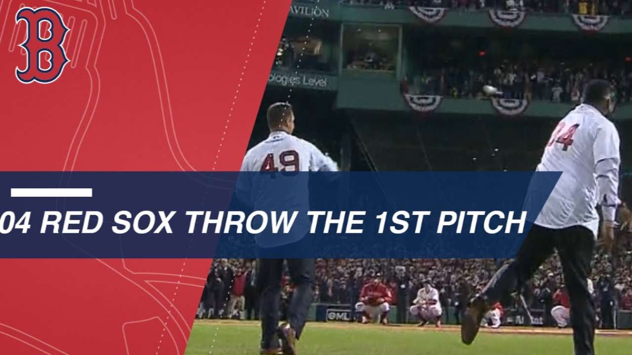 '04 Red Sox players throw first pitch at Fenway